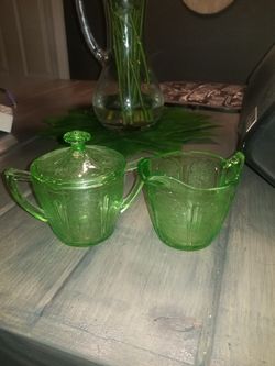 Green Depression Sugar and Creamer set.....No chips..Very Pretty and Collectable!