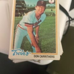 Over 30 older and newer baseball cards