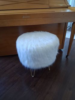 Ottoman (like new)