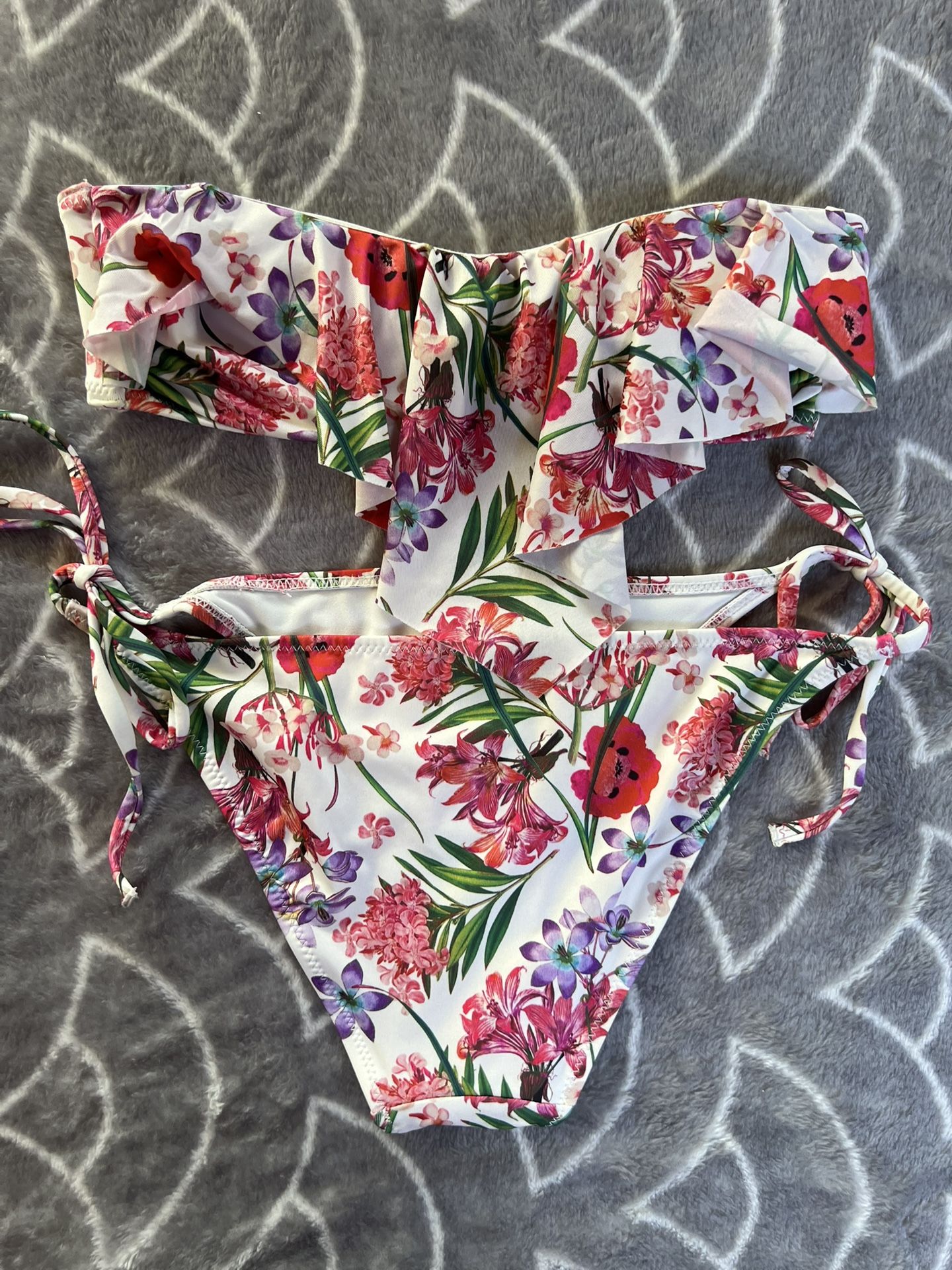 This H&M bikini tankini 2 piece swimsuit in size 6