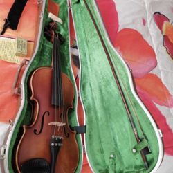 Vintage 3/4 Violin E. R. Pfretzschner 1971.Made In West Germany. Bow And Hard Case. (Click On My Name To See More Items Like This) 