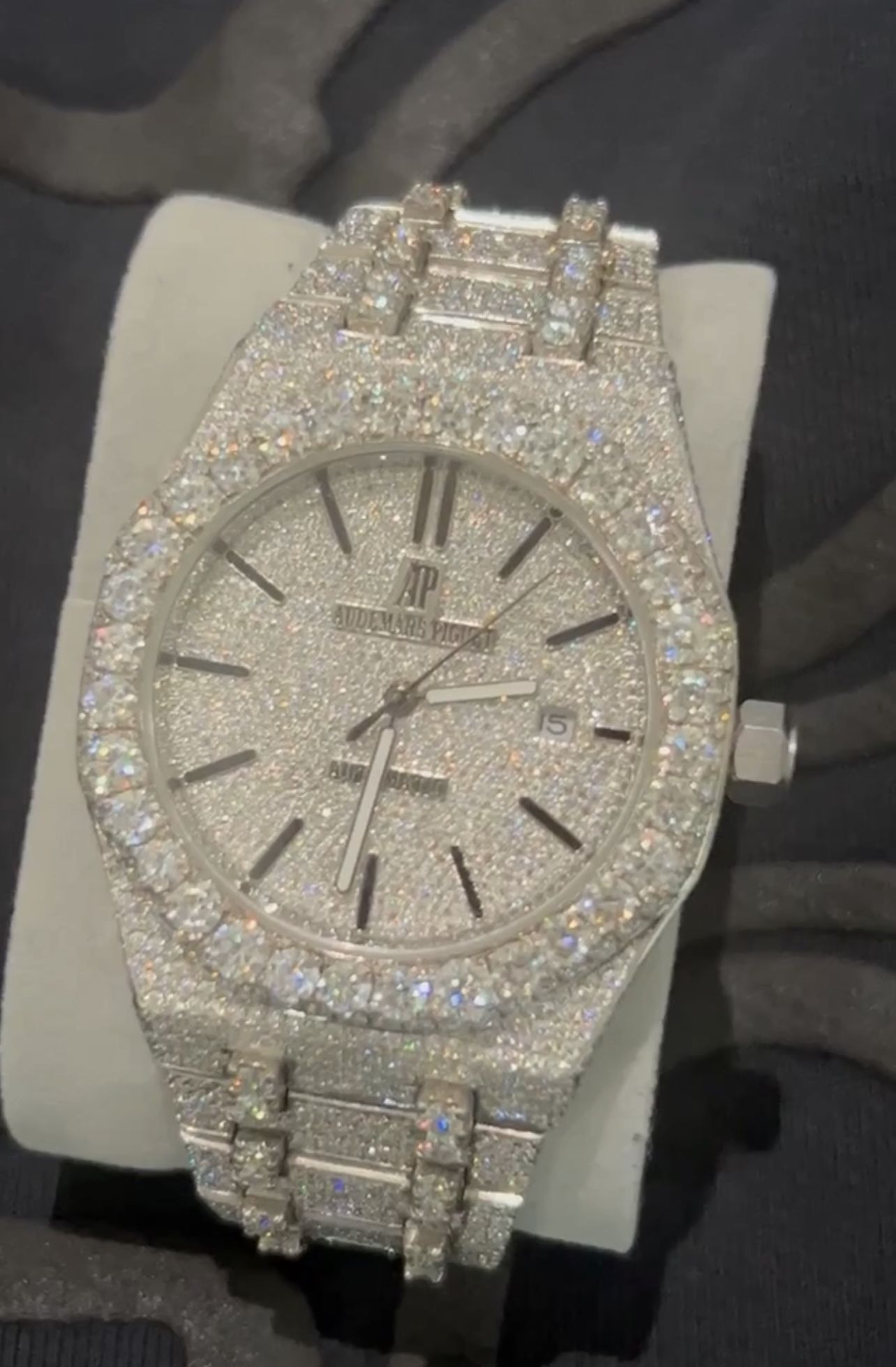 Bussdown AP VVS moissanite