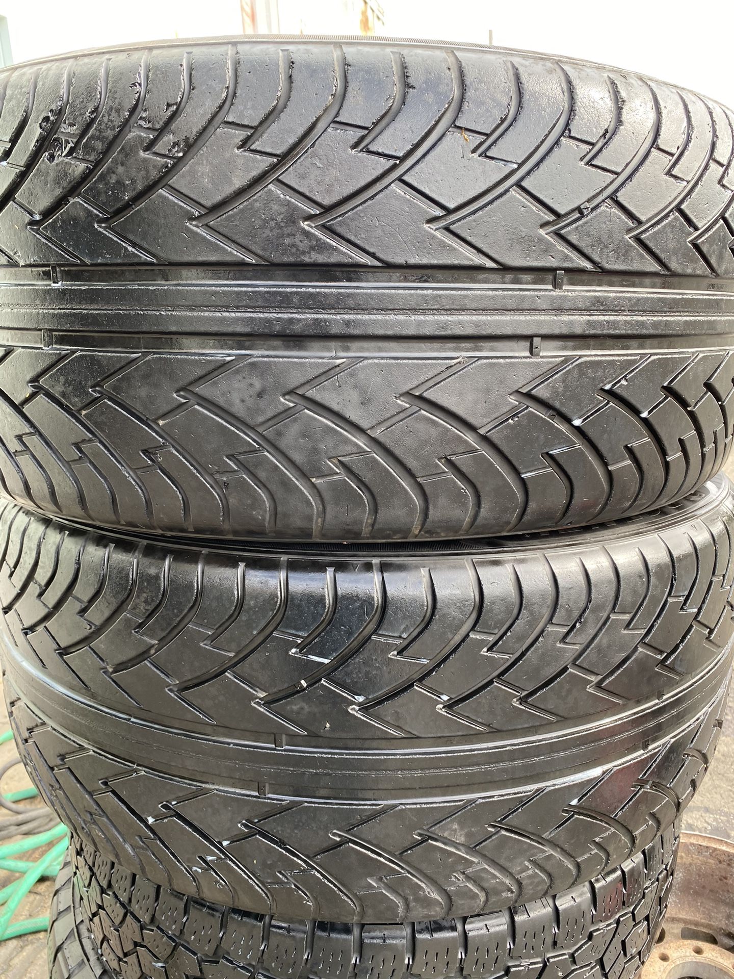 22” 2 Used Tires 305/40R22