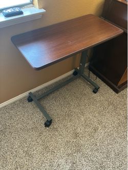 Rolling tray table
