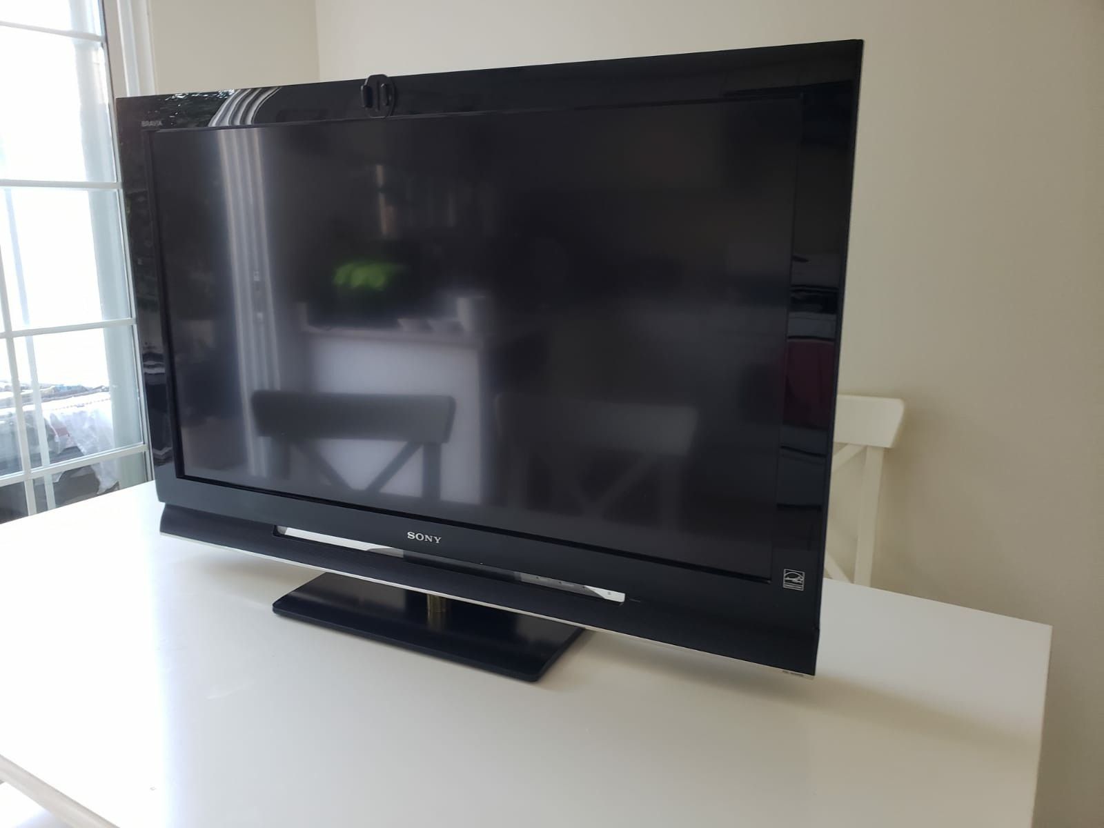 SONY BRAVIA 40" Inches 1080p HD LCD TV Model: KDL-40S4100 with Remote Control
