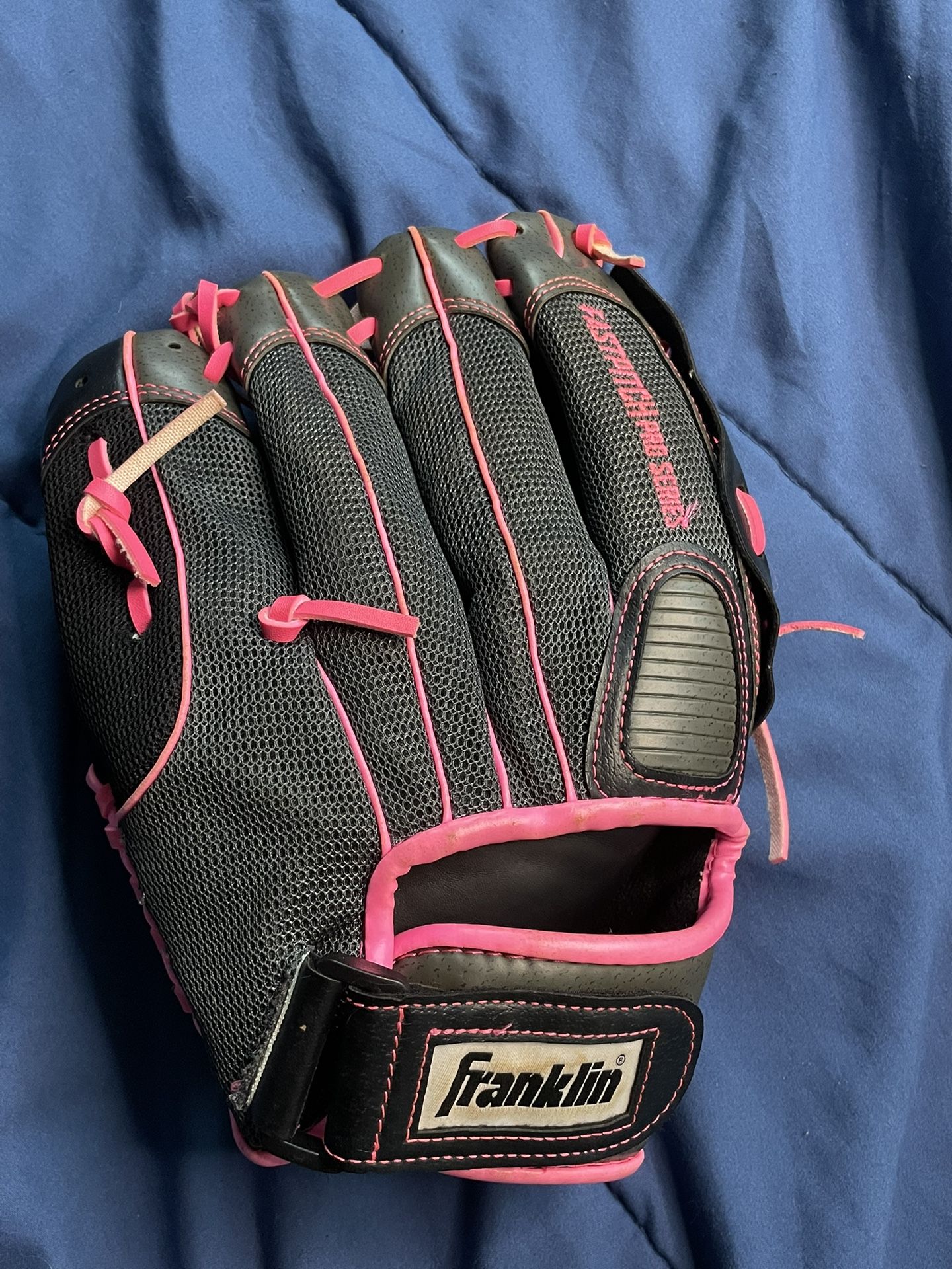 Like new Franklin Fast pitch Soft ball glove