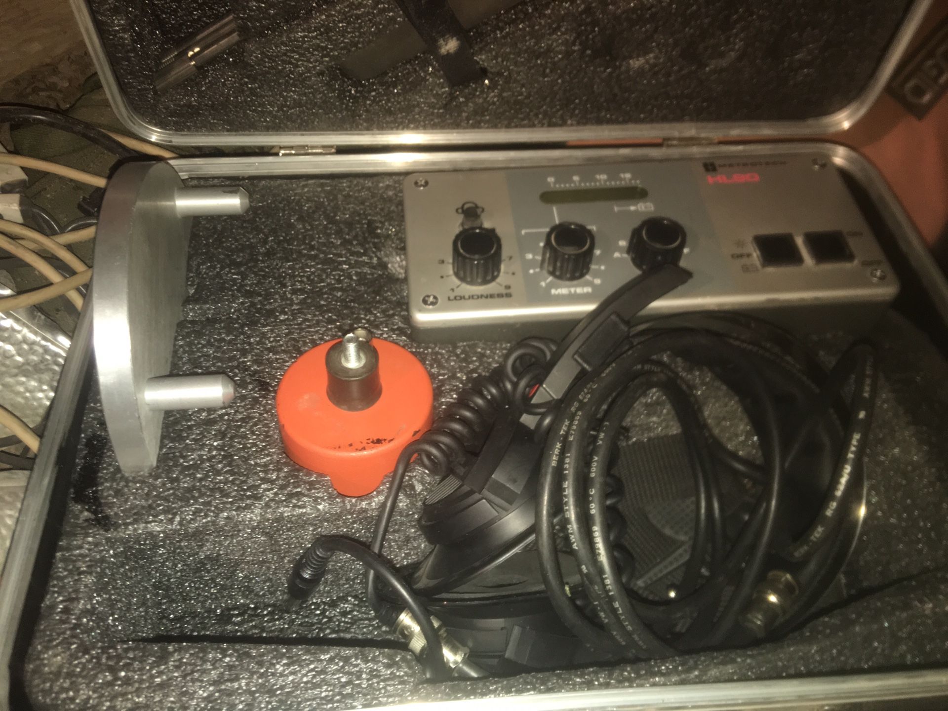METRO-TECH HL-90 LEAK LOCATOR