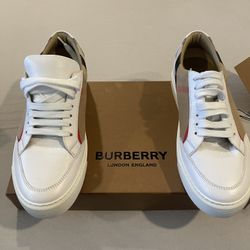 Burberry Low top Wmns 8.5