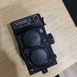 Yashica Mat 124g