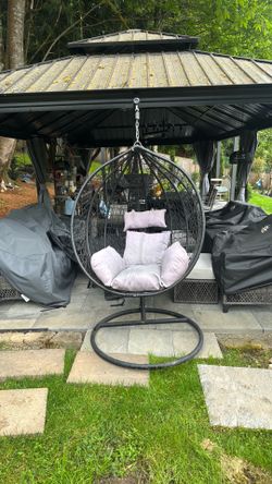 Hanging egg chair outdoor