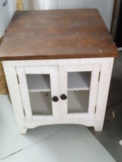Farmhouse End Table with Cabinet Doors