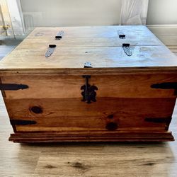 Late 20th Century Country Farmhouse style Mexican double-lid wooden coffee table storage trunk. 