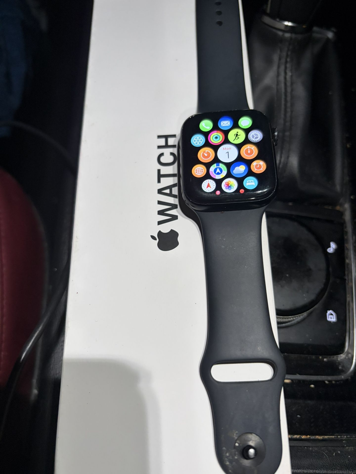 Apple Watch New Comes With Box And Charger