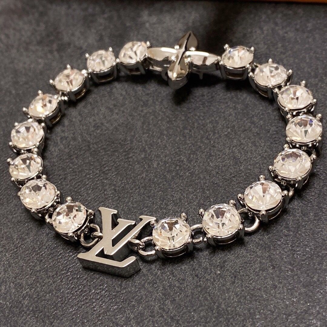This is a classic neutral bracelet.