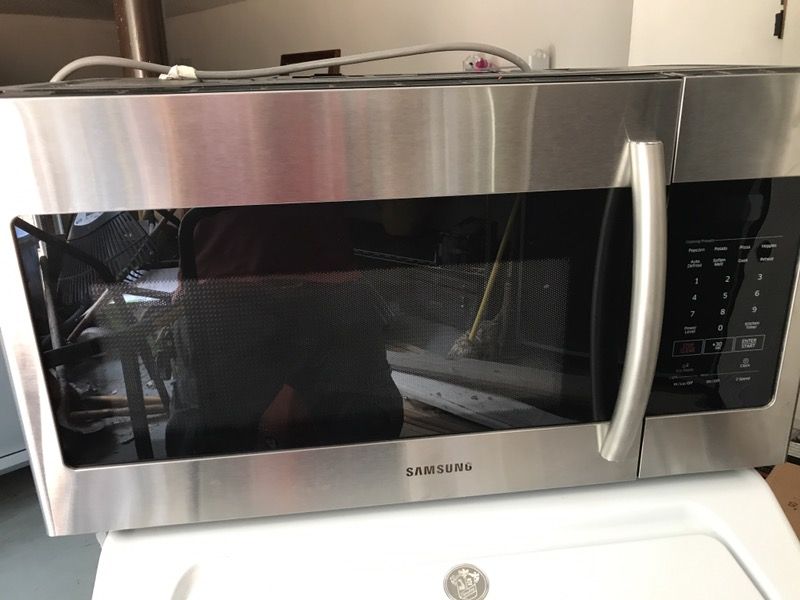 Brand new Samsung microwave