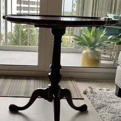 Vintage Mahogany Pie Crust Table