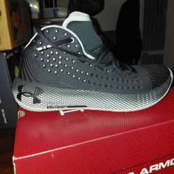 New Mens Under Armour Basketball Shoes Size 8.5