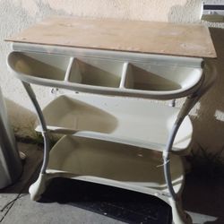 Changing Table And Infant Tub 