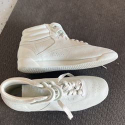 Womens Reebok Size 10