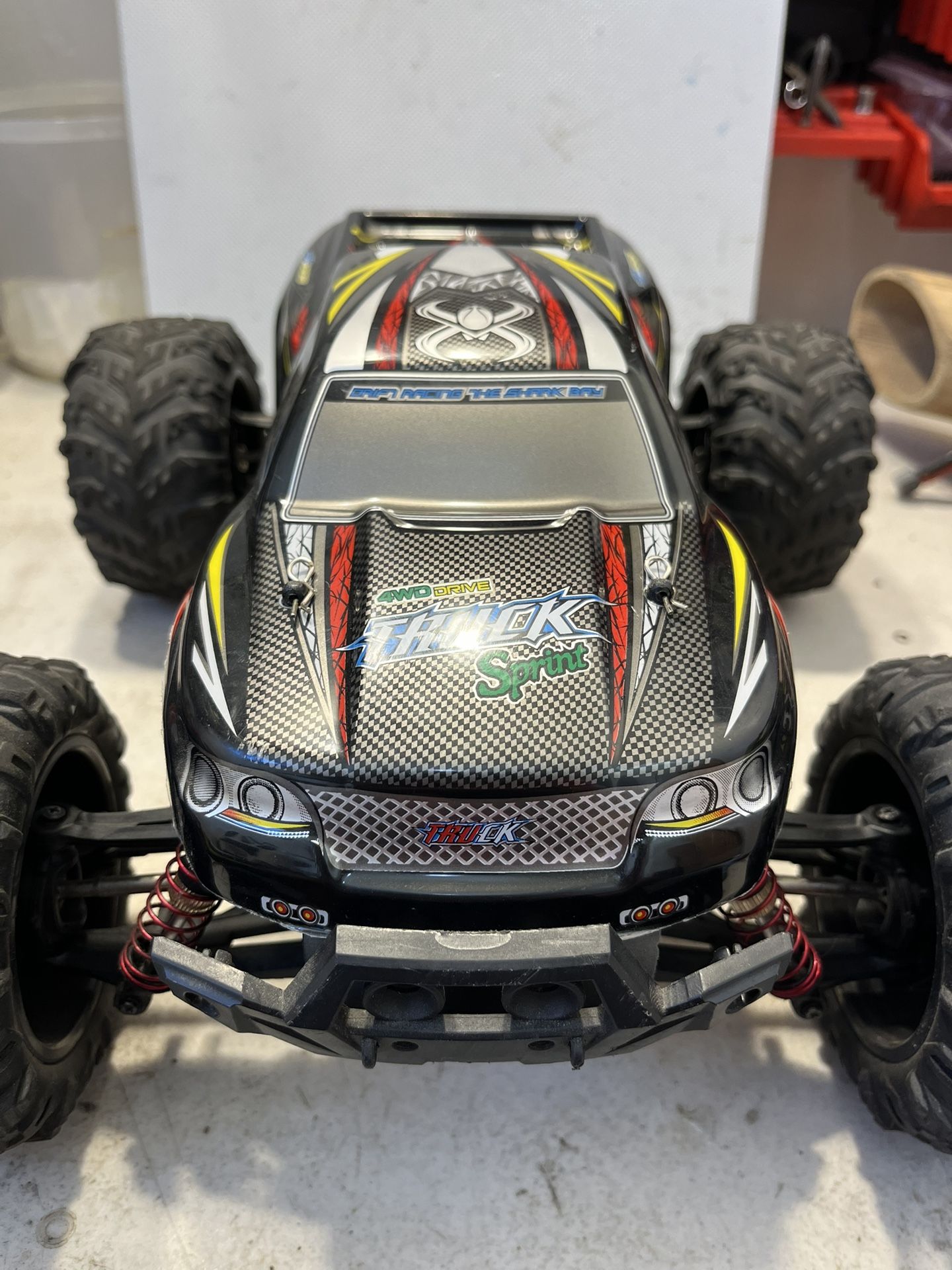 Remote comtrol Xinlenhong 9125 truck with extras not arrma traxxas losi axial tekno