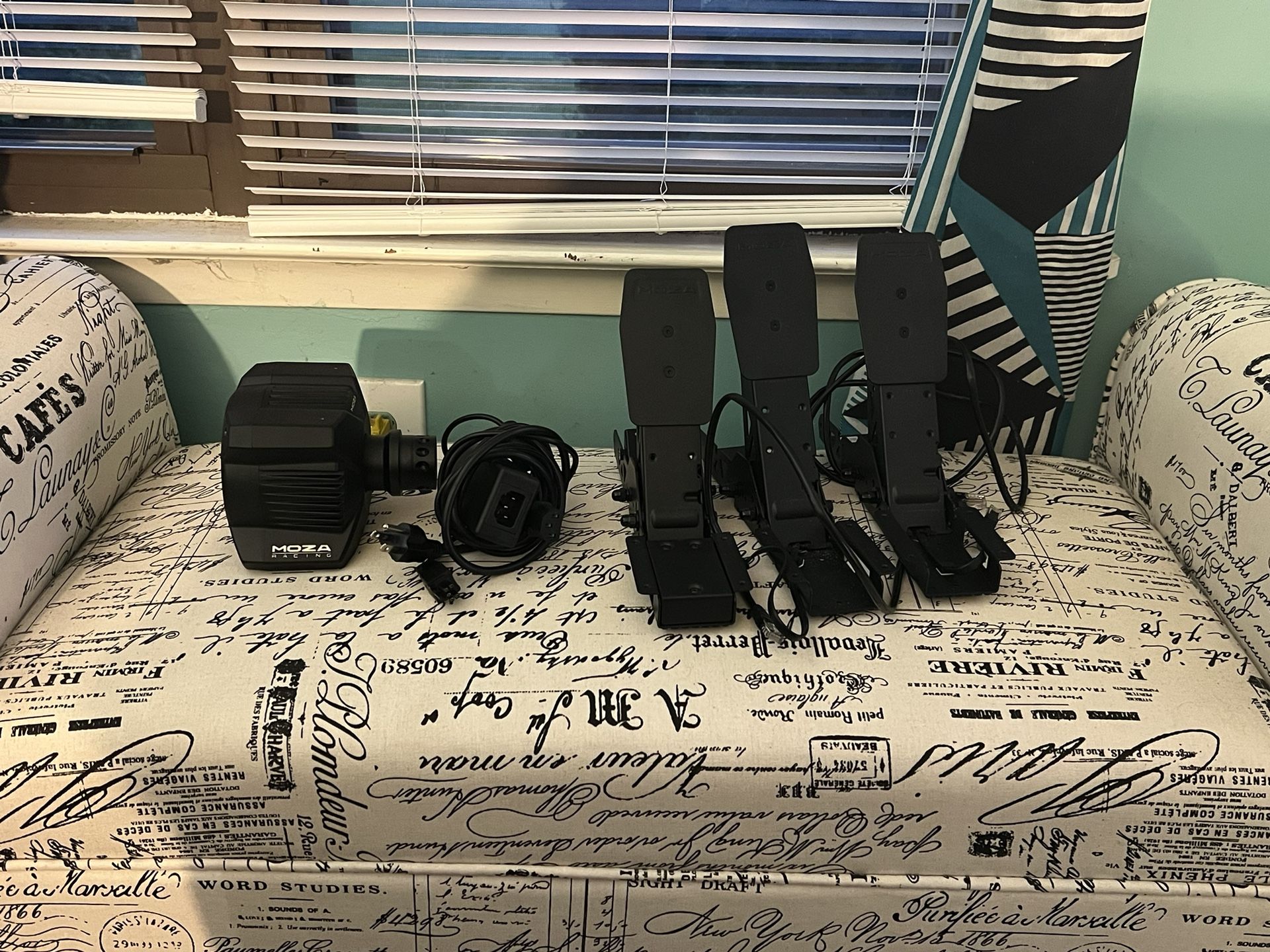 MOZA R3 Wheelbase W/SRP Lite Pedals NO WHEEL