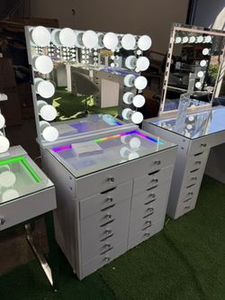Premium RGB Lights Makeup Vanity with 11 Drawers and LED Mirror (2.4) Tocador de maquillaje de luces RGB de primera calidad con 11 cajones y espejo LE