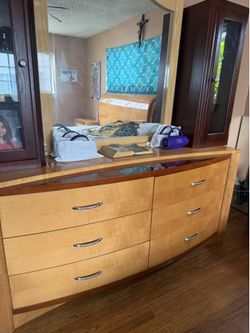 DRESSER WITH MIRROR 2 Night stands