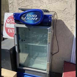 Budweiser BuDLiGHt Fridge $200 BudLight worth $3,000! Huge ComeUp if You ReSaLe or keep it…Pick UP ONLY!