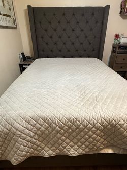 Queen bed (frame only)
