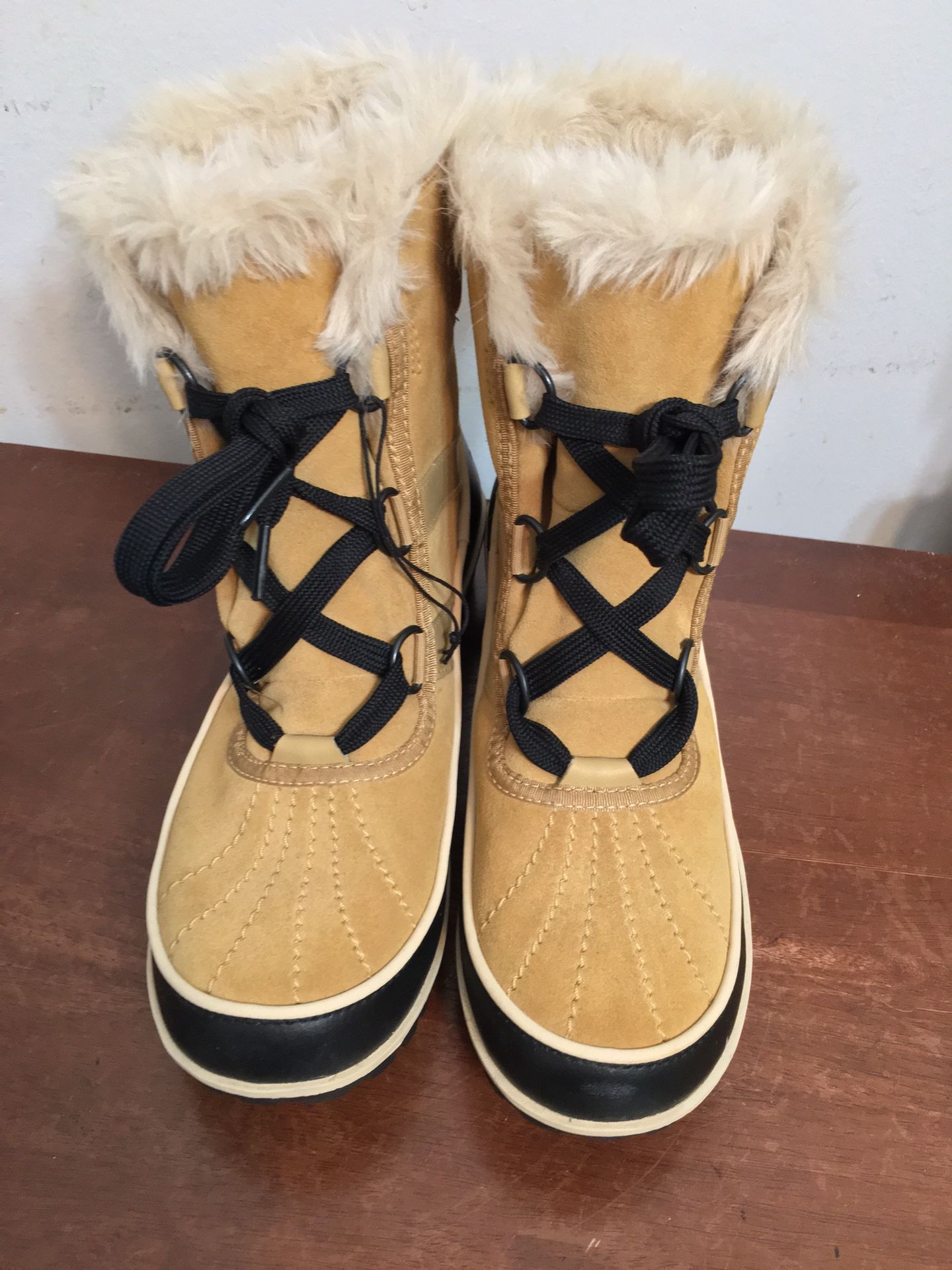 Sorel Women’s Trivoli II Curry Winter Boot. Brand new without tag and Box. size US 7.5