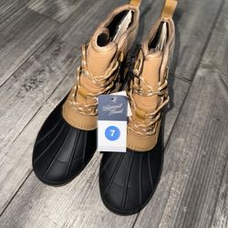 Snow Boots Size 7 New 