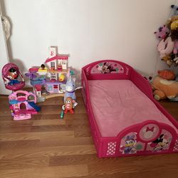 Toddler Minnie bed, Melissa and Doug bundle