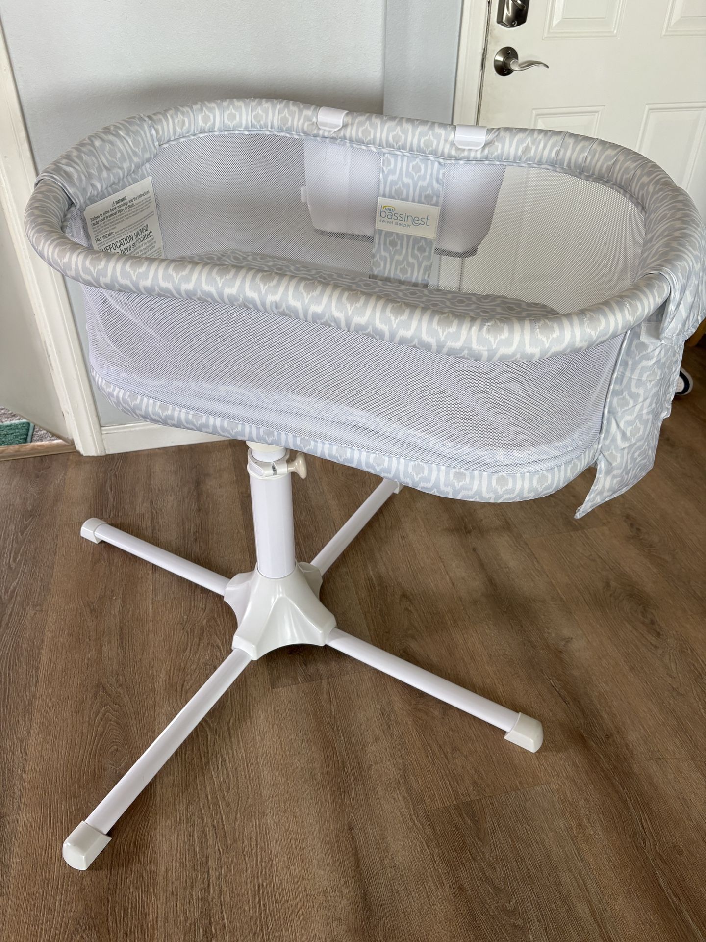 Halo Swivel Bassinet
