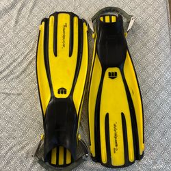 Mares Avanti Quattro Scuba Diving Fins - Size Regular