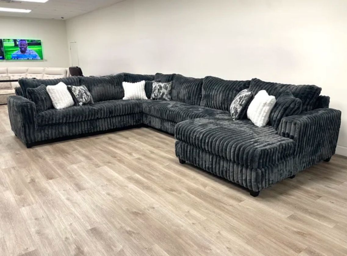 NEW XXL SECTIONAL GRAY AND BLACK SECTIONAL SOFA AND FREE DELIVERY
