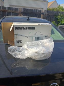 Roshco 4 .5 quart covered saute pan, new