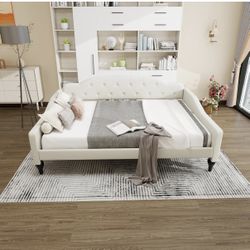 Full Size Upholstered Tufted Daybed