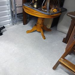 Dining Room Table And Chairs 4