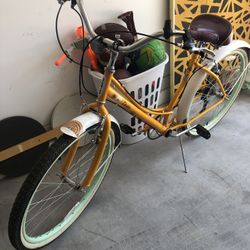 Schwinn Beach Cruiser/Mrs. Banana