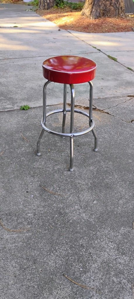 3 Lucy Style Bar Stools