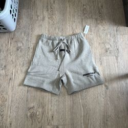 ESSENTIALS SHORTS