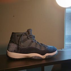 Jordans 11 Retro Midnight Navy Velvet