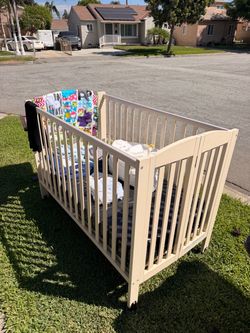 Baby crib and bedding