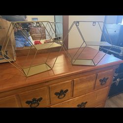 Free decorative shelves