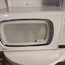 LG Microwave 22inW 16inD
