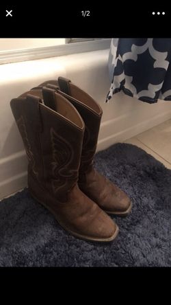 Square toe western boot size 8