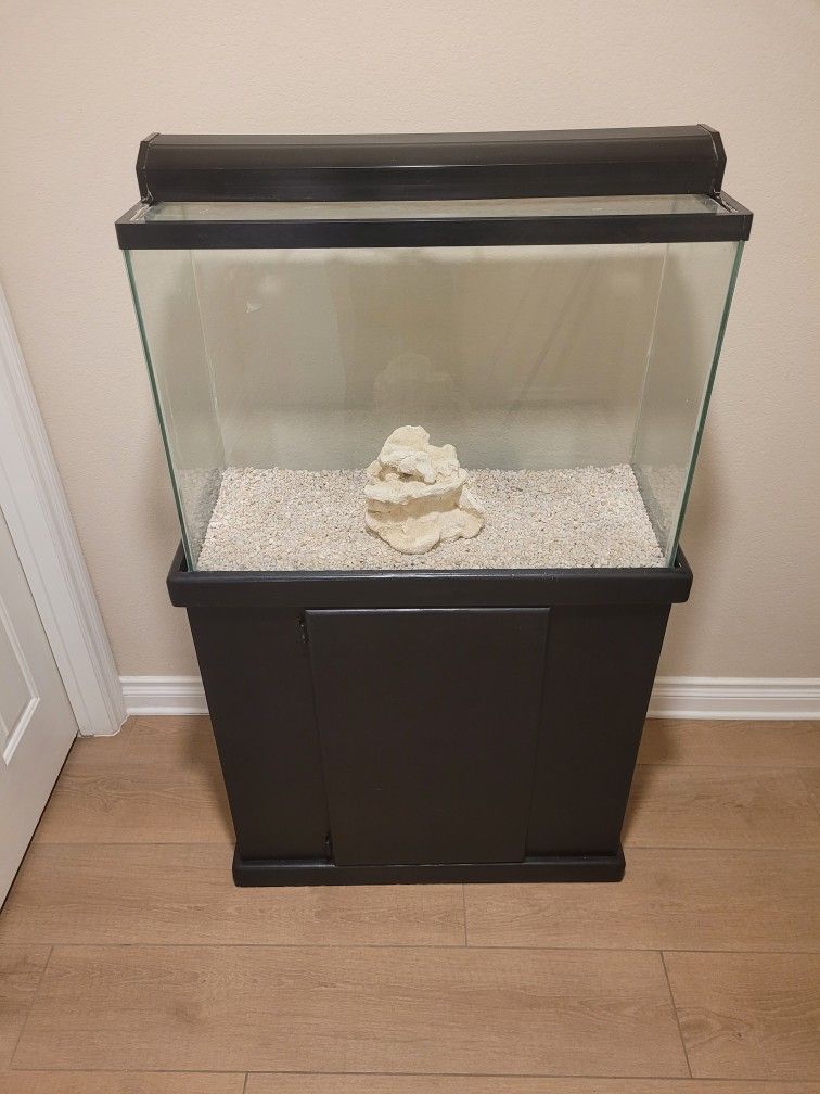 FISH TaNK AquaRiuM 40 GALLON With Stand And A Light