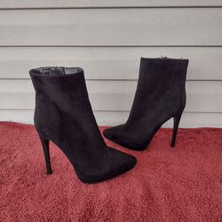 Forever 21 black platform suede pointed toe booties size 10