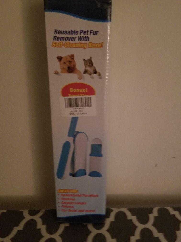 Reusable Pet Fur Remover With Self-Cleaning Base
