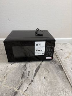 Compact Microwave – Excellent Condition